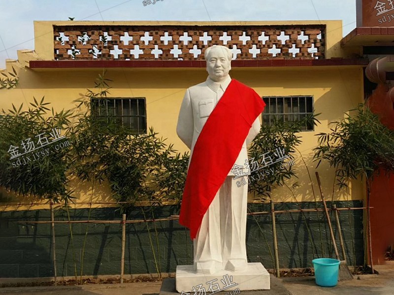 毛主席石雕像