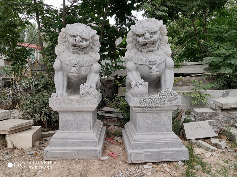 石雕对狮子雕塑