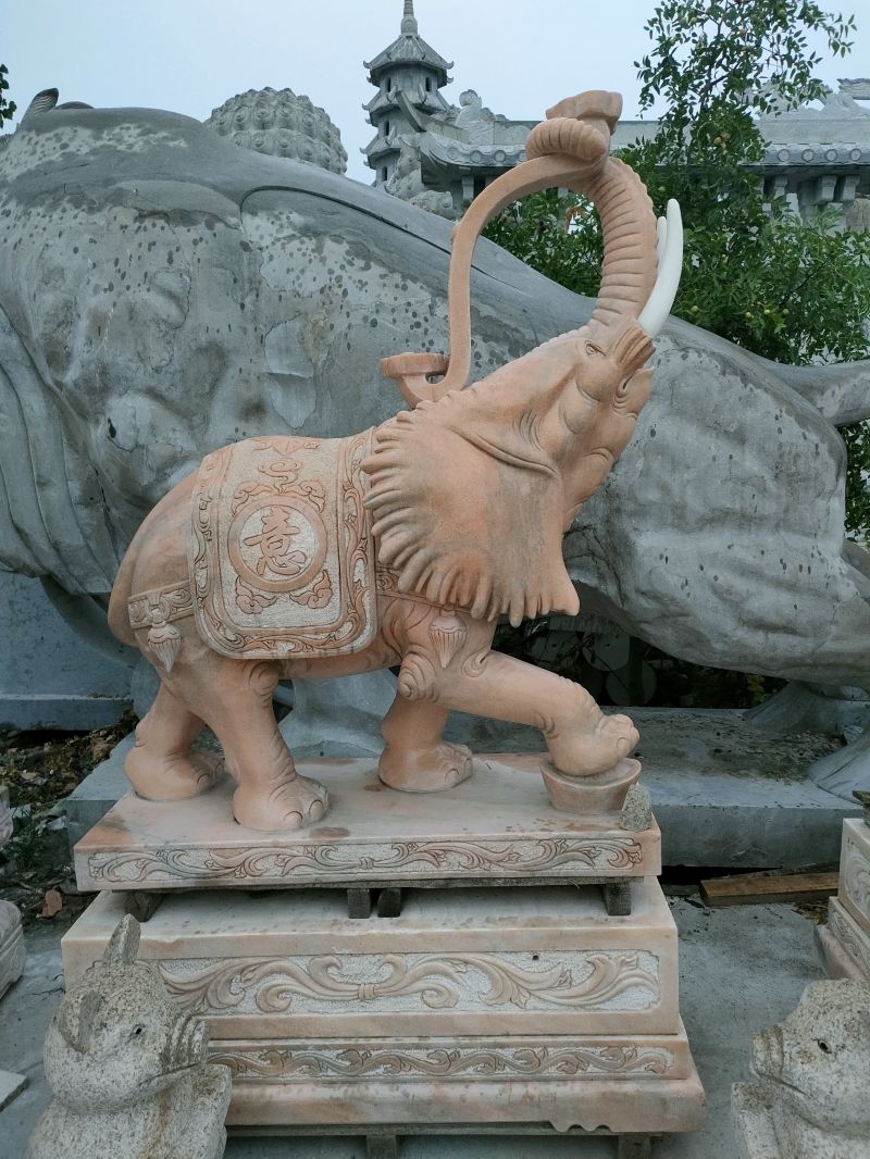 晚霞红招财大象雕塑