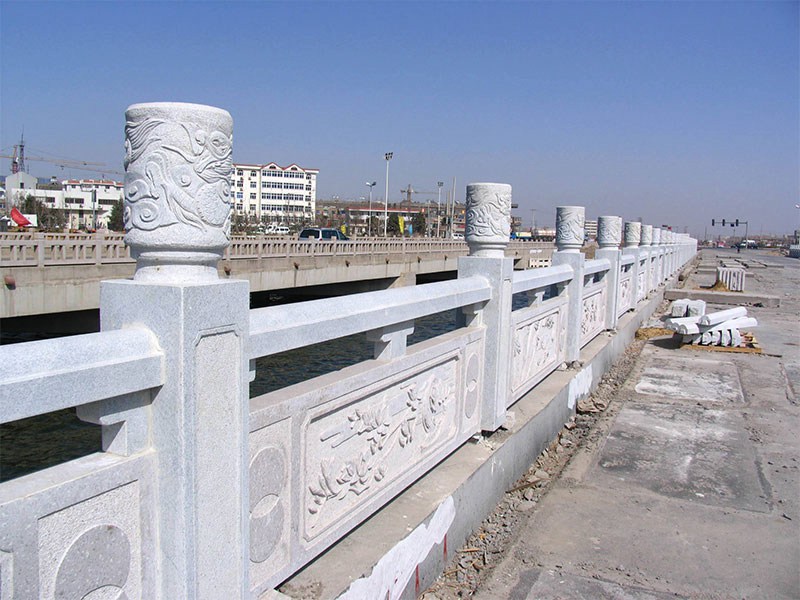 河堤青石护栏雕塑